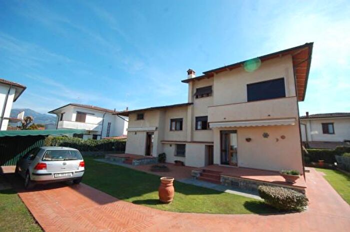 Casa con 6 locali in vendita in Via Torino, Pietrasanta