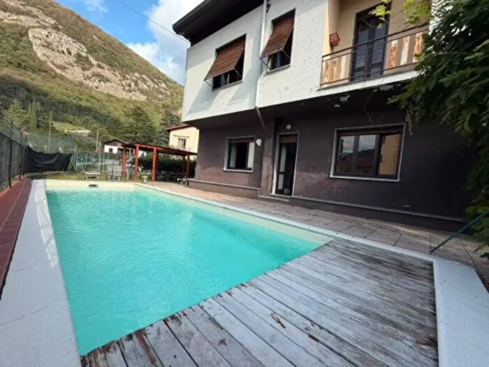 Casa con 5 locali in vendita in Via Lunate, Canzo