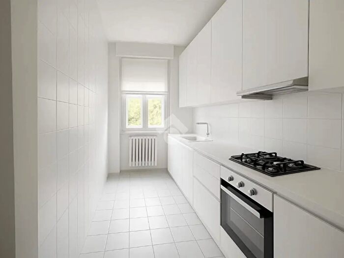 Appartamento quadrilocale in vendita in Via Sempione, Varese