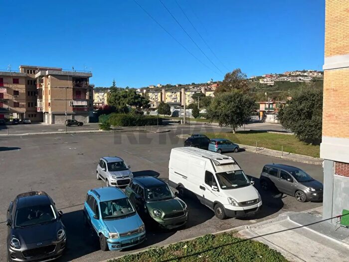 Appartamento con 7 locali in vendita in Via Luciano Calpurnio, Pozzuoli