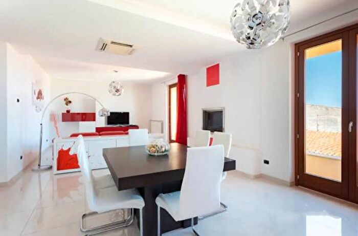 Casa con 6 locali in vendita in Via Roma, Cuglieri