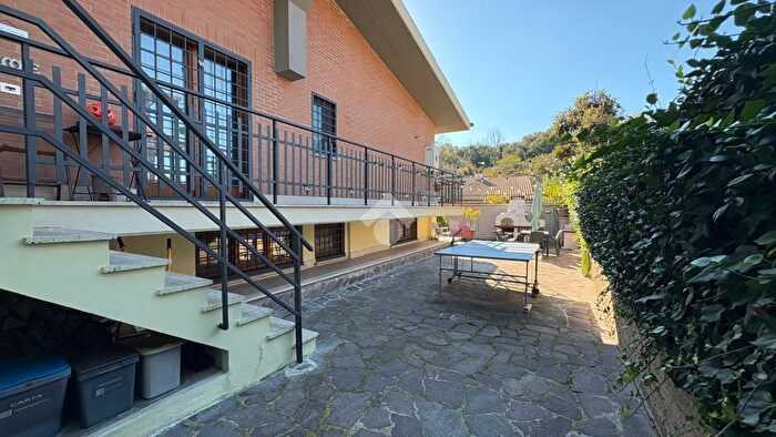 Casa quadrilocale in vendita in Via Pavullo nel Frignano, Roma