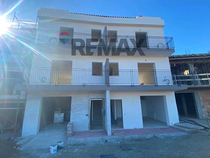 Casa con 6 locali in vendita in Via Maria Teresa dAustria, Santa Teresa Di Riva