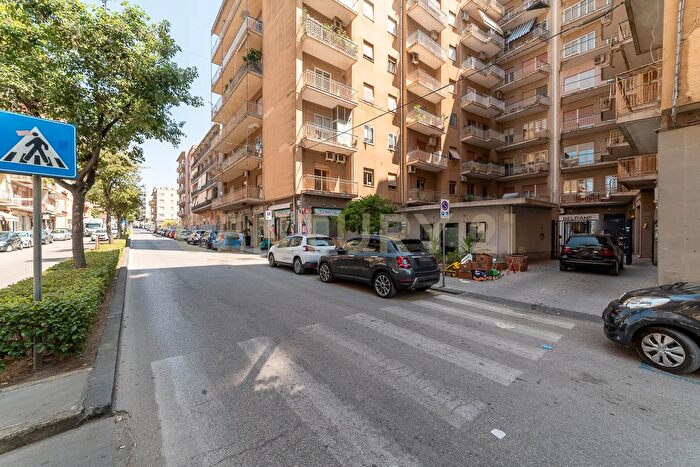 Appartamento con 5 locali in vendita in Viale Mario Milazzo, Caltagirone