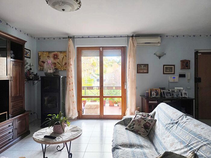 Appartamento con 6 locali in vendita in Via Barna, Asciano