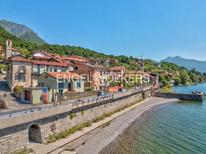 Casa con 5 locali in vendita in Mandello Del Lario