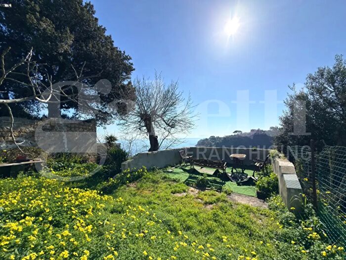 Appartamento quadrilocale in vendita in Via Vittorio Emanuele, Procida