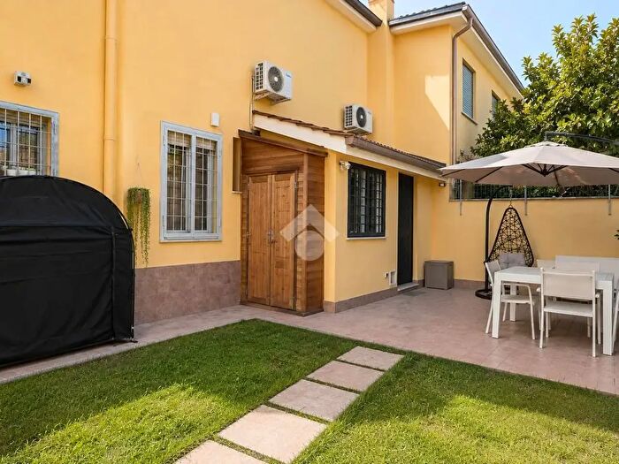 Appartamento trilocale in vendita in Via Adda, Anzio
