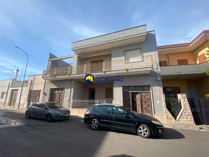 Casa con 10 locali in vendita in Via Sindaco De Maglio, Salice Salentino
