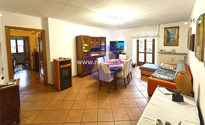 Appartamento con 6 locali in vendita in Via San Carlo San Pellegrino Terme Bg, San Pellegrino Terme