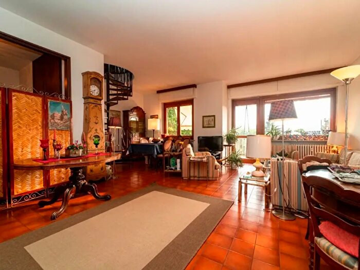 Appartamento con 8 locali in vendita in Via Ovidio, Gassino Torinese