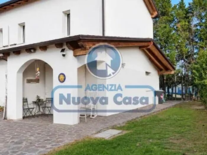 Casa con 6 locali in vendita in Via Rivalona, Russi