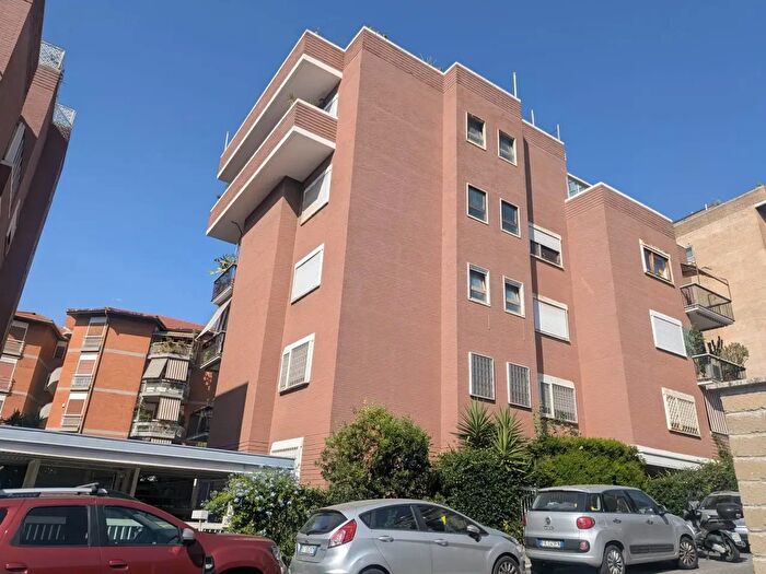 Appartamento quadrilocale in vendita in Via Michele Pironti, Roma