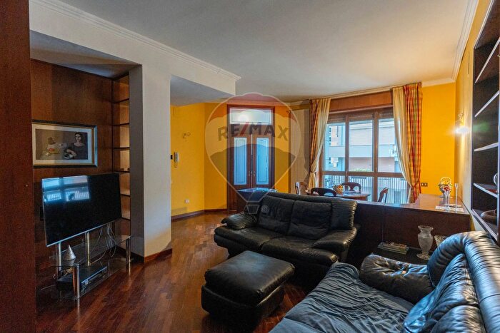 Appartamento con 6 locali in vendita in Via Napoli, Foggia