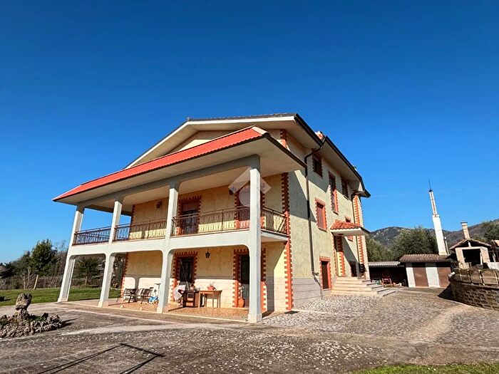 Casa con 15 locali in vendita in Contrada Casali, Cave