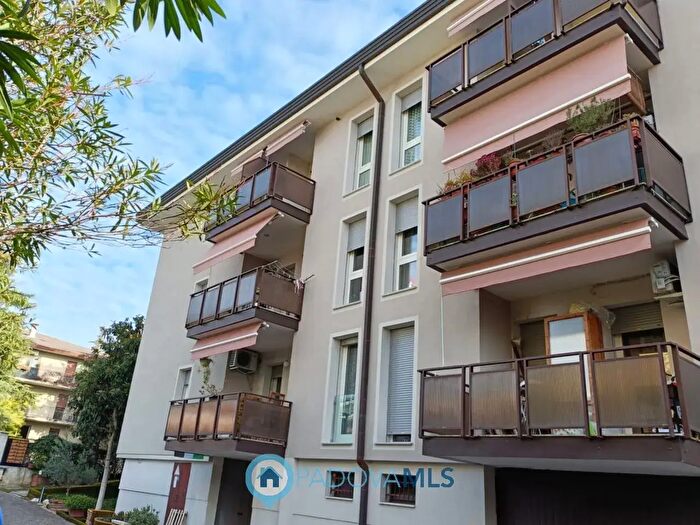 Appartamento con 6 locali in vendita in Via Luigi Pastro, Padova