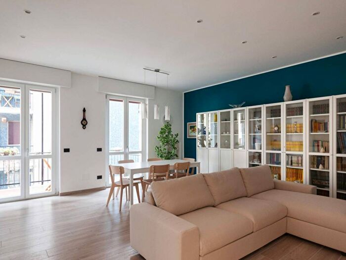 Appartamento trilocale in affitto in Via Savona, Piazza Napoli, Milano