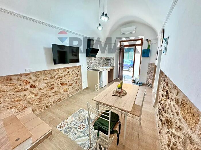 Casa trilocale in affitto in Via dei Mille, Terrasini