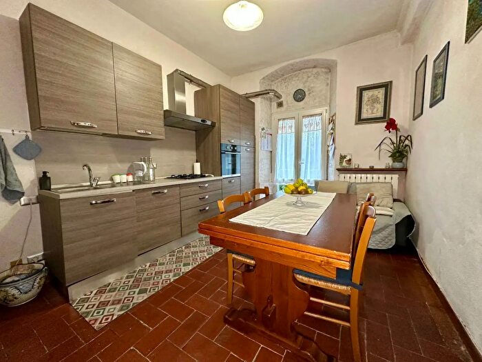 Appartamento trilocale in vendita in Via Nazionale, Lucca