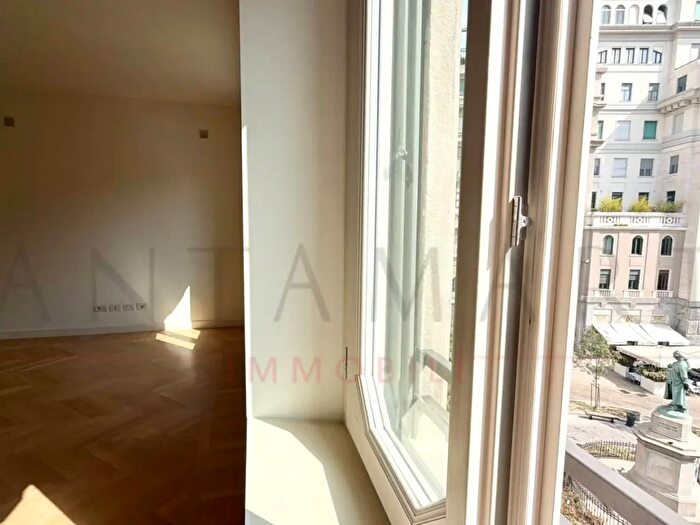 Appartamento quadrilocale in affitto in Piazza Cesare Beccaria, Milano