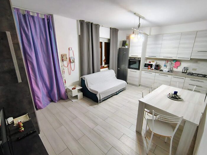 Appartamento trilocale in vendita in Via Martini, Albissola Marina