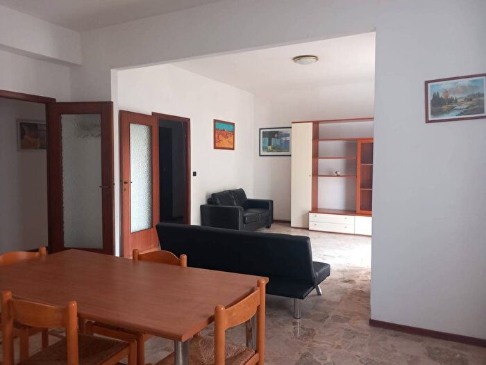 Appartamento trilocale in affitto in Via Francesco Giarelli, Piazzale Milano Stazione, Piacenza