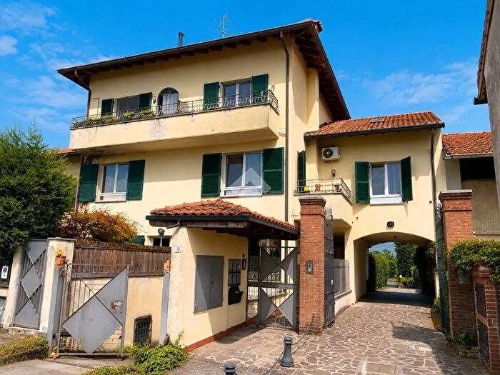 Appartamento quadrilocale in vendita in Via Gaetano Donizetti, Usmate Velate