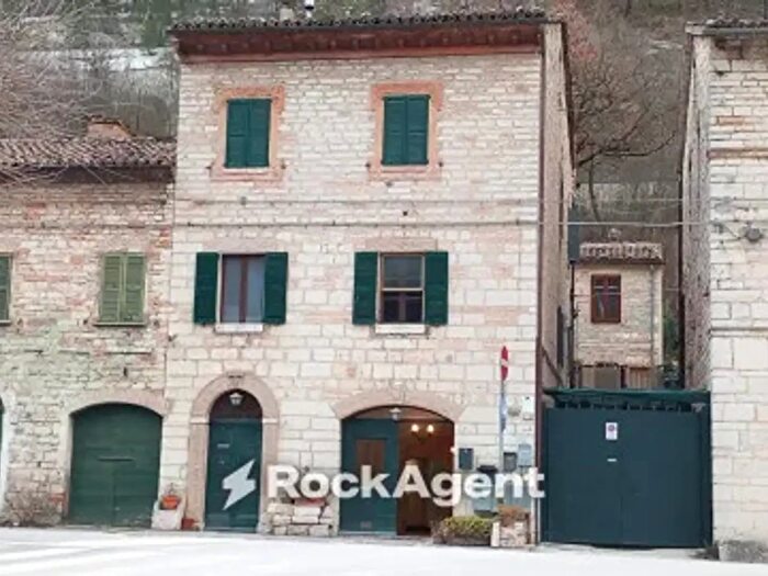 Appartamento bilocale in vendita in Via Camponocecchio, Genga