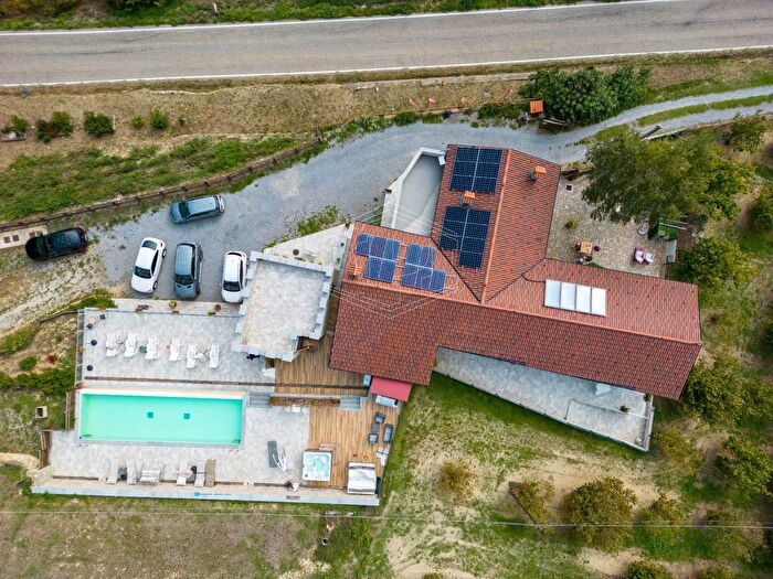 Casa con 14 locali in vendita in Strada Provinciale, Cravanzana