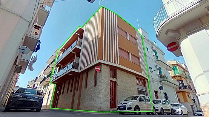 Casa con 9 locali in vendita in Fasano