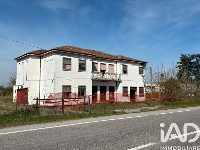 Casa con 14 locali in vendita in Via Nazionale, Occhiobello