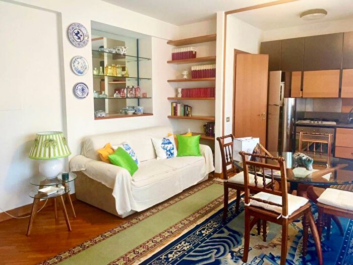 Appartamento bilocale in affitto in Via Flavio Gioia, Lungomare, Viareggio