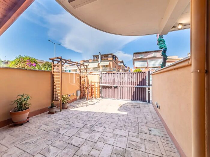Casa trilocale in vendita in Via Roma, Ladispoli
