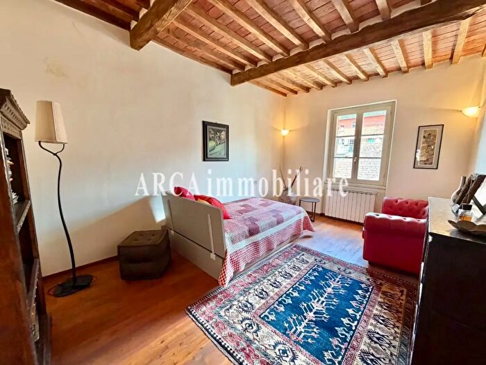 Appartamento con 5 locali in vendita in Pietrasanta