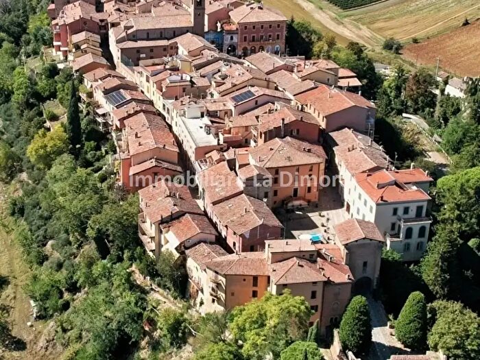 Casa con 5 locali in vendita in Dozza