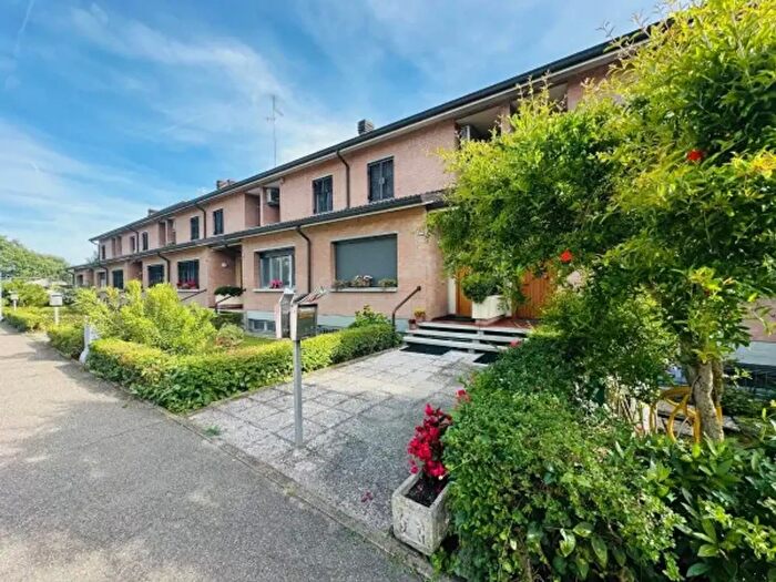Casa quadrilocale in vendita in Via Elico De Pietri, Reggio nell'Emilia