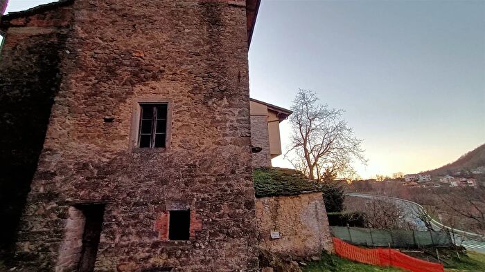 Casa con 9 locali in vendita in Via Tana Castiglione dei Pepoli, Castiglione Dei Pepoli