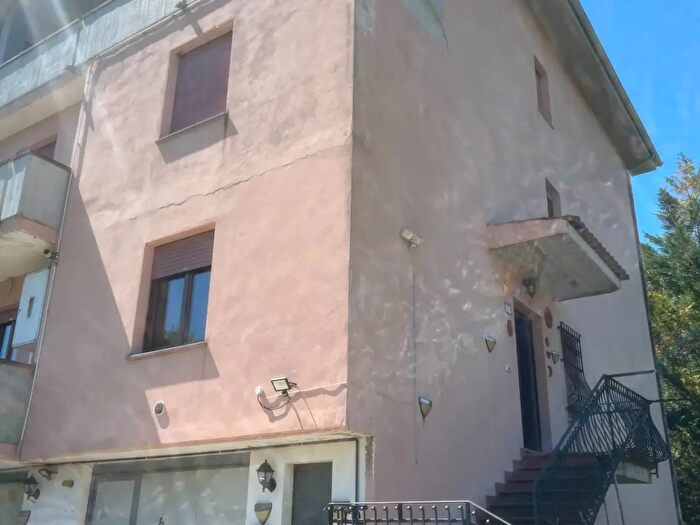 Casa con 10 locali in vendita in Pontebovesecco, Genga