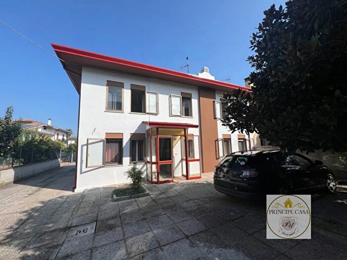 Casa con 5 locali in vendita in Via Santa Caterina, Stanghella