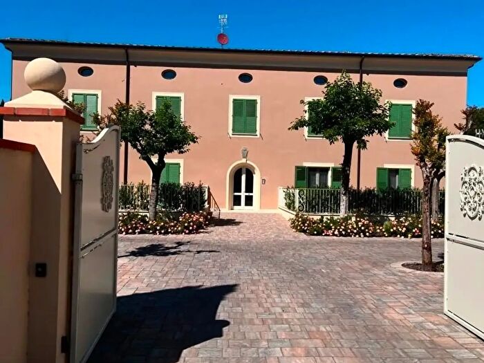 Appartamento con 10 locali in vendita in Cascina