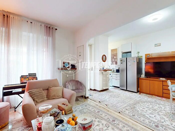 Appartamento quadrilocale in vendita in Via Benvenuto Cellini, Torino