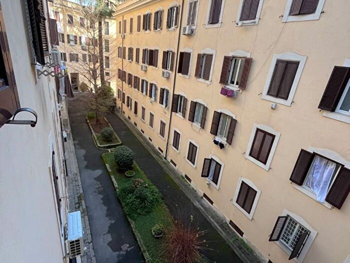 Appartamento trilocale in affitto in Via La Spezia, San Giovanni, Roma