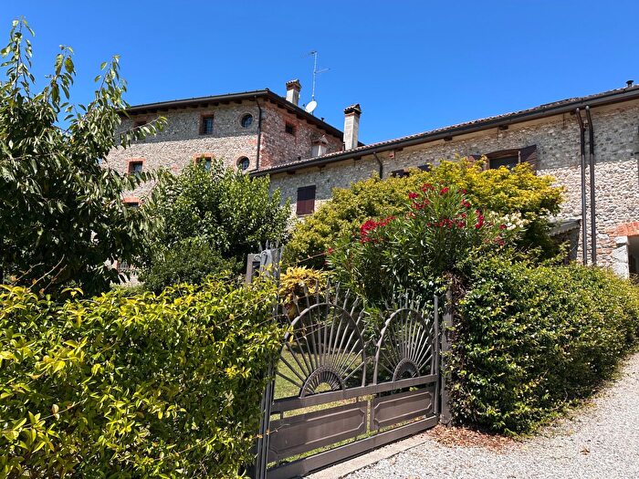 Casa con 10 locali in vendita in Via G Oberdan b, Basiliano