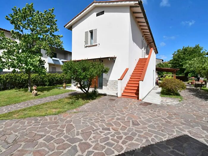 Appartamento con 6 locali in vendita in Colle Di Val DElsa