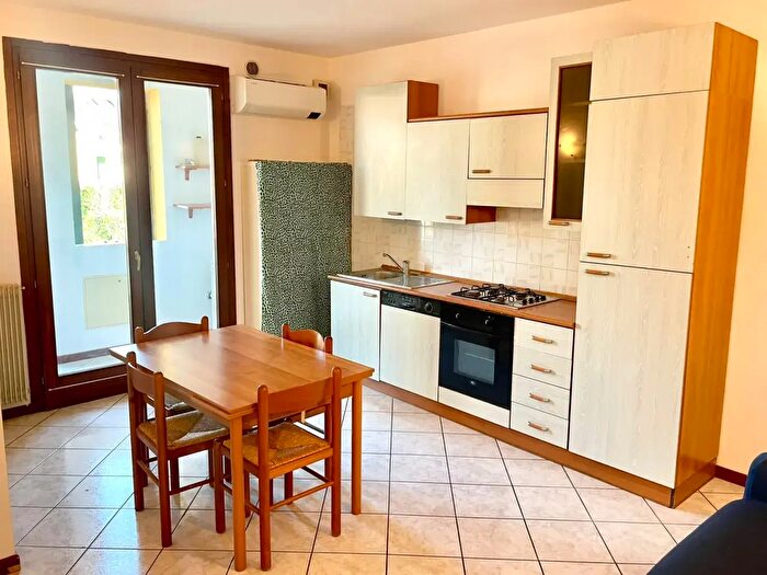 Appartamento trilocale in affitto in Via Ezio Franceschini, Este