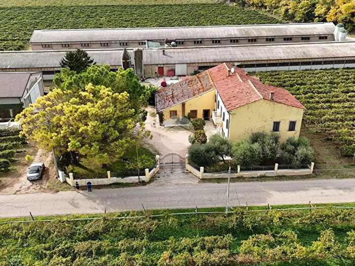 Casa con 5 locali in vendita in Via Biondella, Colognola Ai Colli