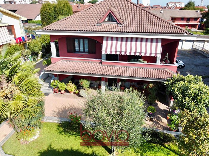 Casa con 9 locali in vendita in Via Cesare Battisti N°, Volpiano