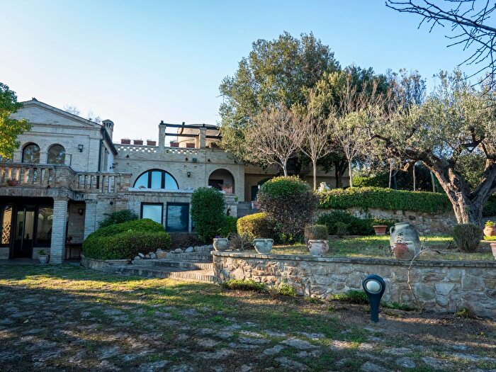 Casa con 10 locali in vendita in Santa Maria Imbaro