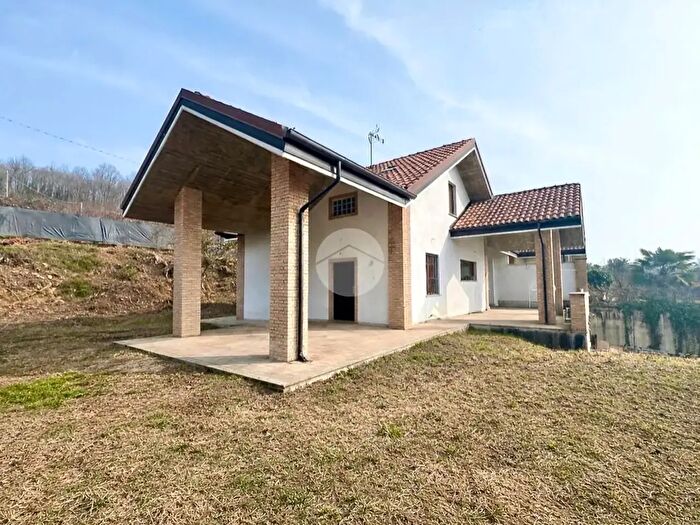 Casa con 5 locali in vendita in Via Salvareggio, Reano