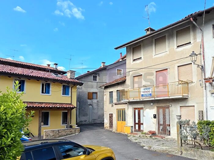 Casa con 7 locali in vendita in Valdagno